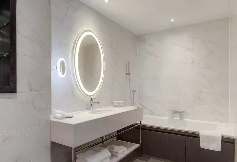 اتاق سوپریور خانوادگی, Hilton London Euston