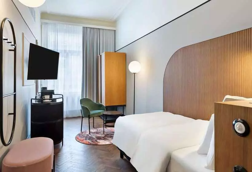 اتاق استاندارد یک نفره, Hilton London Euston