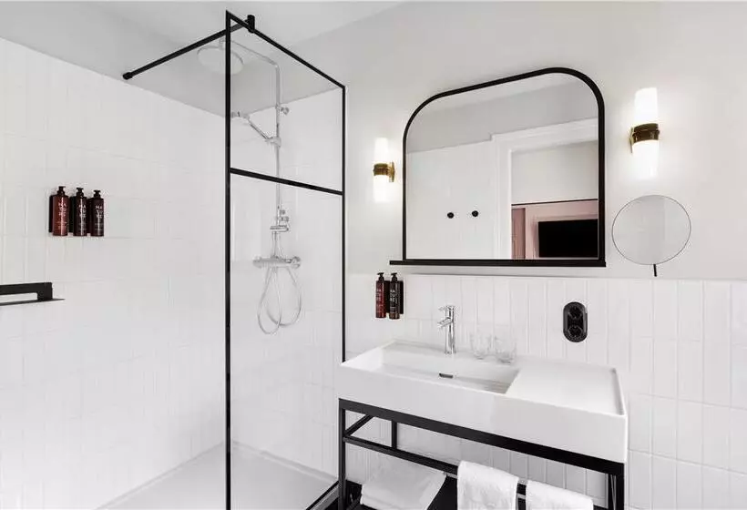 اتاق استاندارد یک نفره, Hilton London Euston