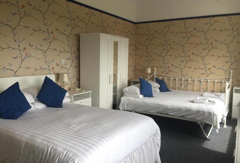 اتاق خانوادگی با چشمانداز دریا, The Moorland