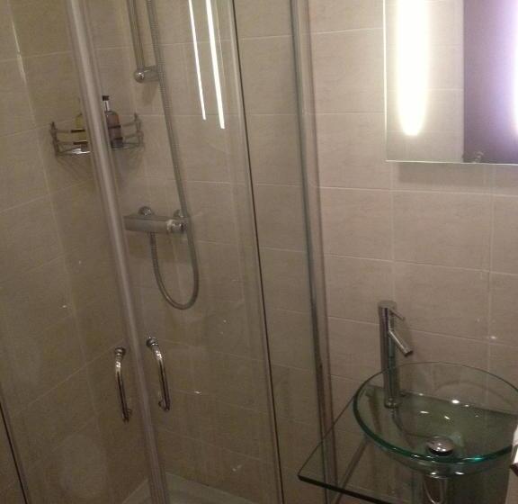 اتاق خانوادگی با چشمانداز دریا, The Moorland