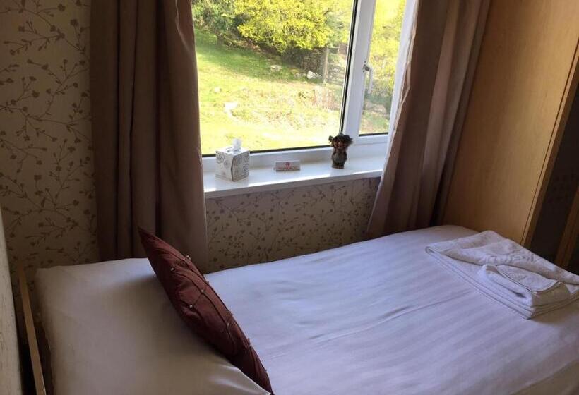 اتاق اکونومی یک تخته, The Moorland