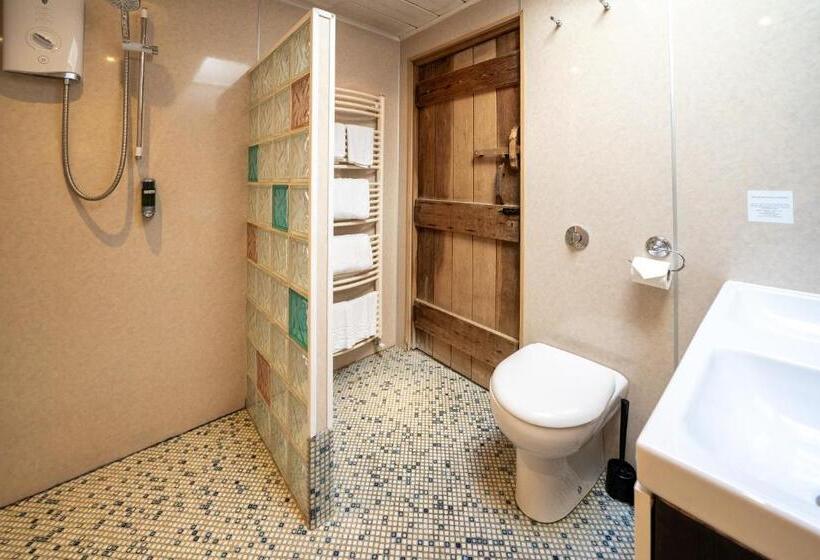 غرفة عائلية, Oak Tree Inn