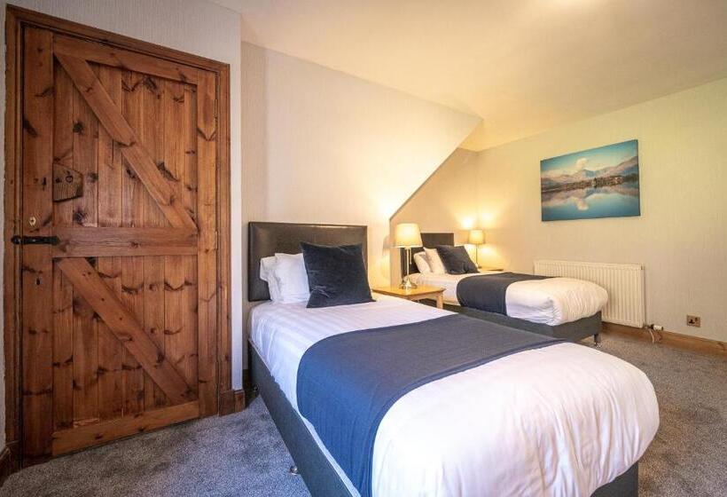 غرفة عائلية, Oak Tree Inn