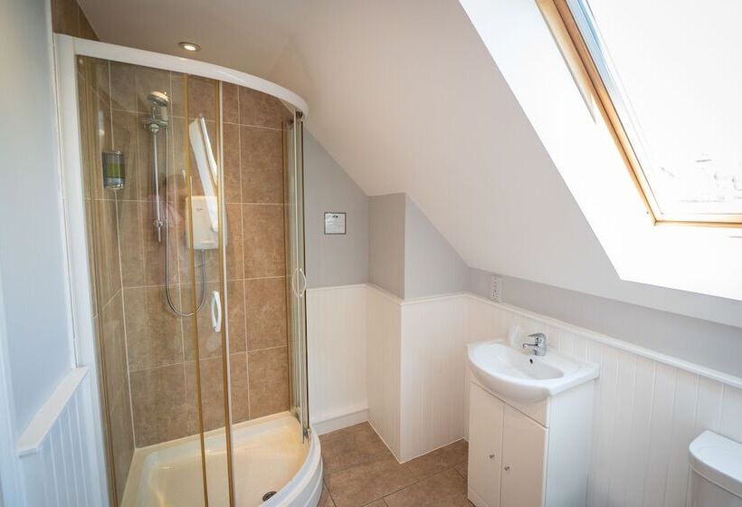 غرفة عائلية, Oak Tree Inn