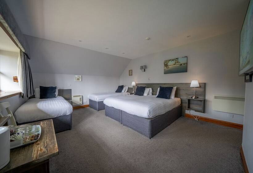 Семейный Номер, Oak Tree Inn