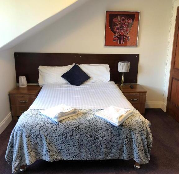 标准三人间, Park View House