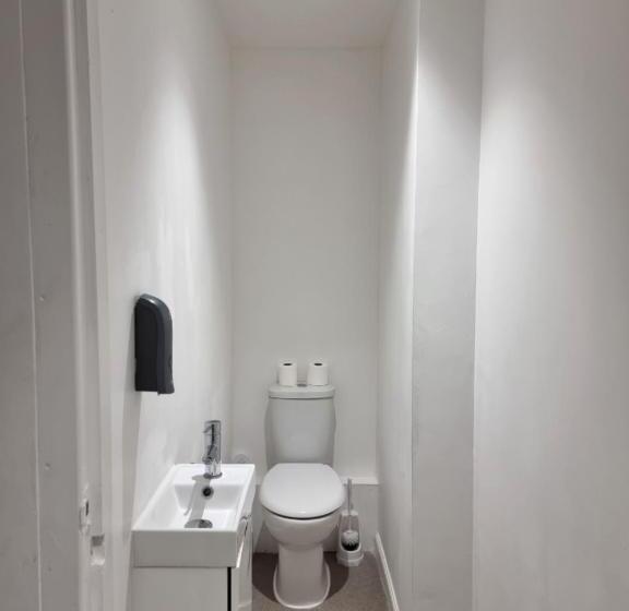 家庭房间共用浴室, Park View House