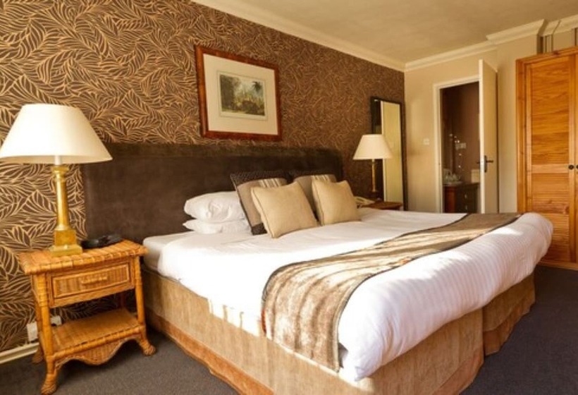 수피리어 룸, Stuart House