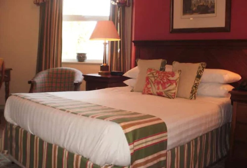 수피리어 룸, Stuart House