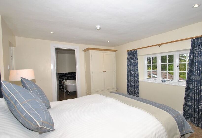 Номер Superior, The Hood Arms