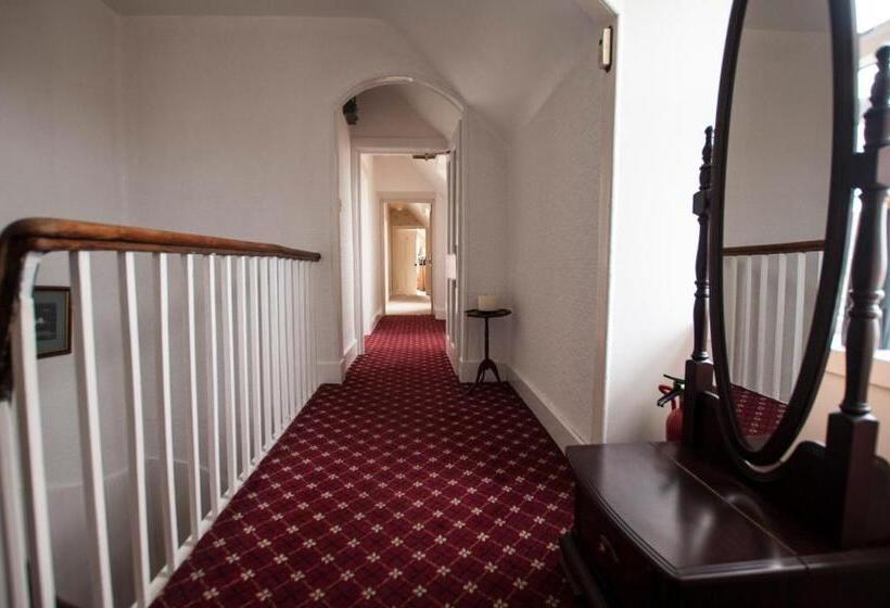 غرفة عائلية, The Mey