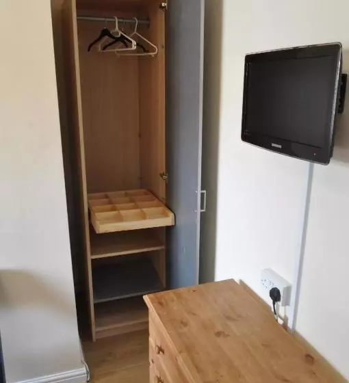 اتاق استاندارد یک نفره, Debden Guest House