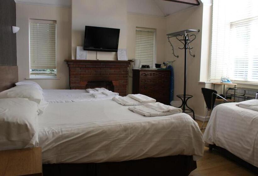 Семейный Номер, Debden Guest House