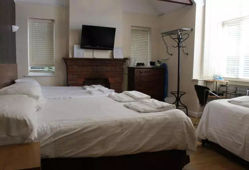 اتاق خانوادگی, Debden Guest House