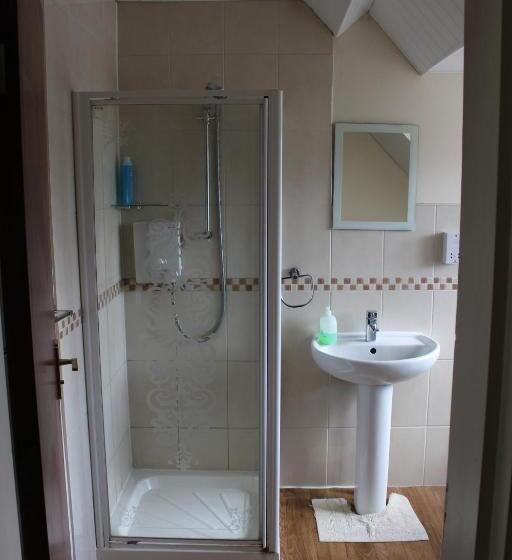 패밀리 룸, Debden Guest House