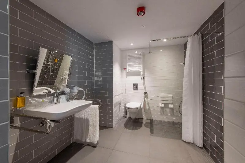 身障者適用スタンダードルーム, Holiday Inn Express Warsaw Mokotow, An Ihg