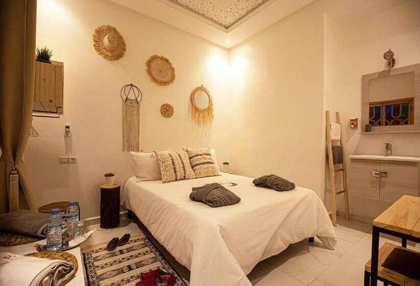 Standard room with outdoor bath, Riad Miel & Une Nuit
