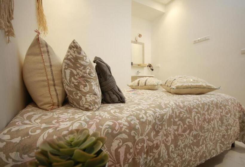 Standard room with outdoor bath, Riad Miel & Une Nuit