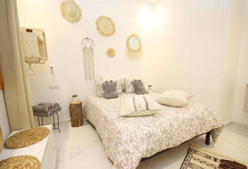 Standard room with outdoor bath, Riad Miel & Une Nuit