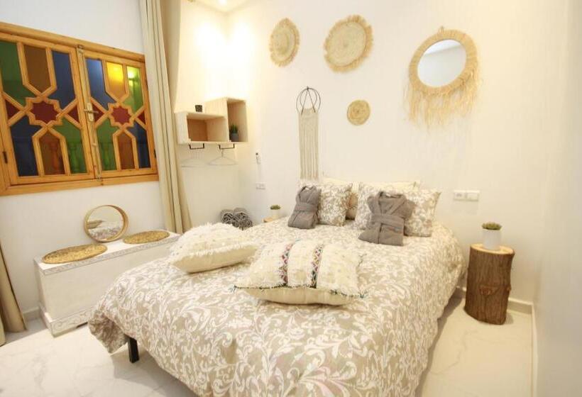 Standard room with outdoor bath, Riad Miel & Une Nuit