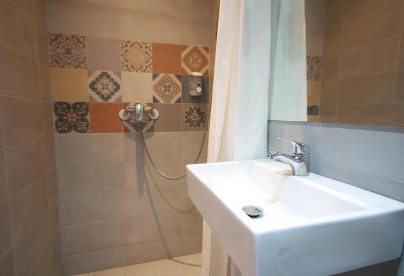 Standard room with outdoor bath, Riad Miel & Une Nuit