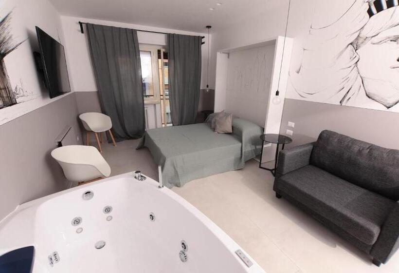 سوئیت با وان آب گرم, O.effe. Suites / Vatican