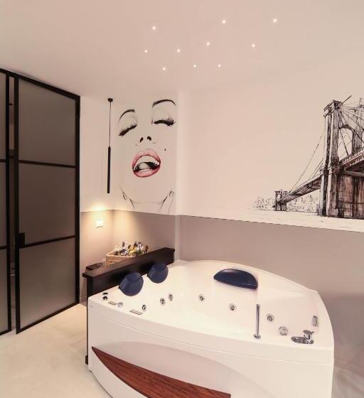 سوئیت با وان آب گرم, O.effe. Suites / Vatican