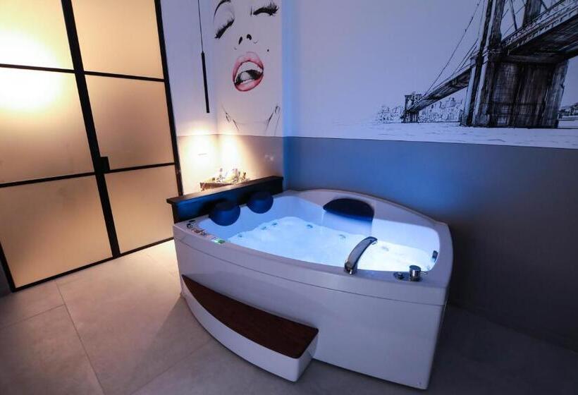 سوئیت با وان آب گرم, O.effe. Suites / Vatican