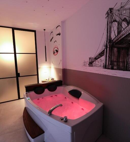 سوئیت با وان آب گرم, O.effe. Suites / Vatican