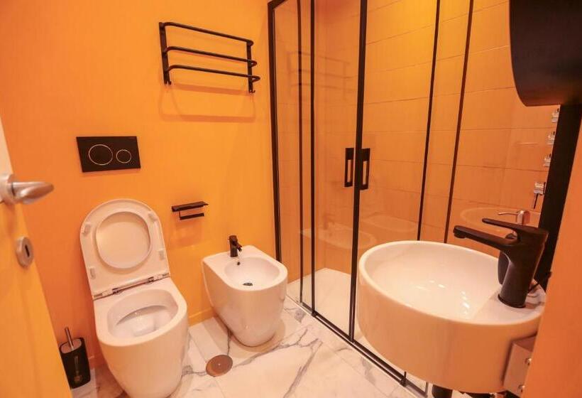 سوئیت با وان آب گرم, O.effe. Suites / Vatican