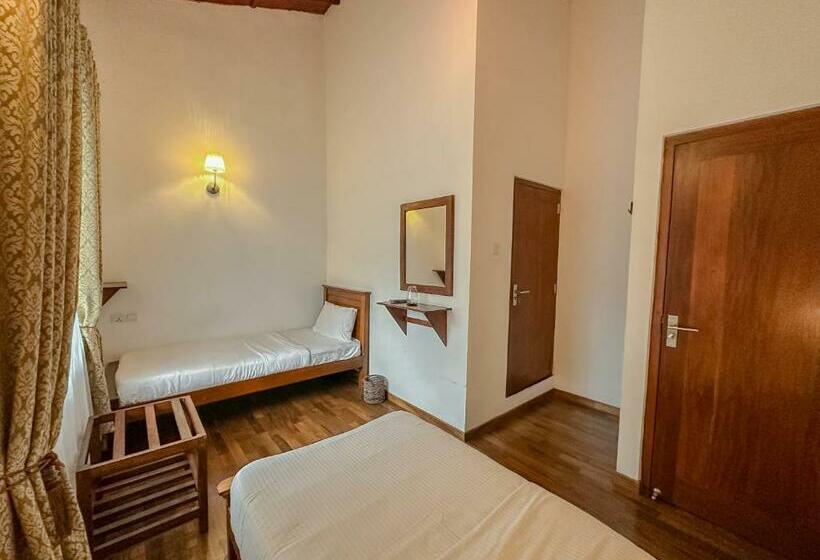 Standard Room, Grace