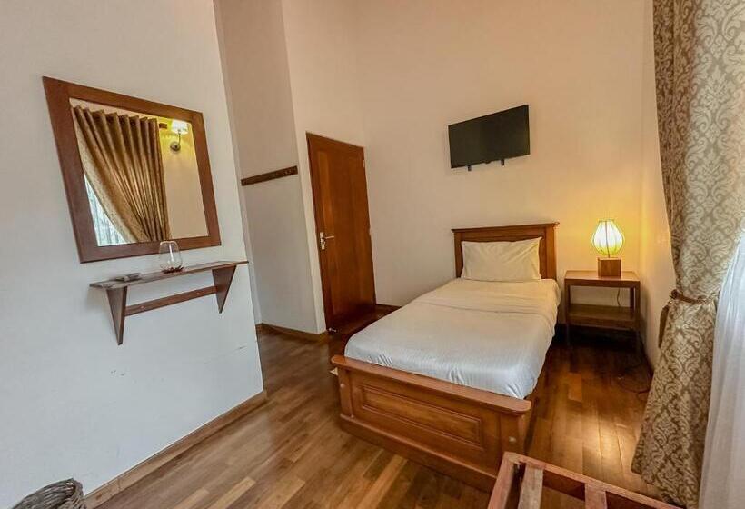 Standard Room, Grace