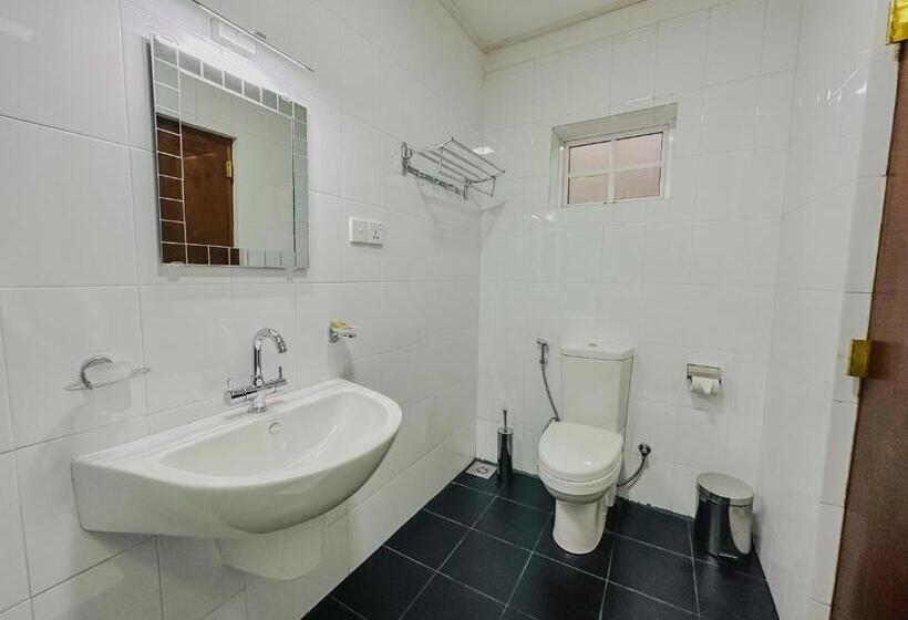 Deluxe Room, Grace