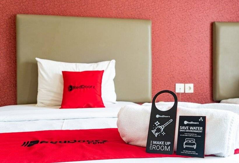 Номер Стандарт, Reddoorz Plus Near Blok M Square