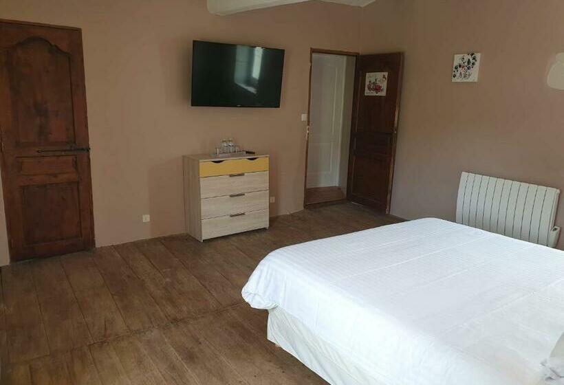 חדר משפחתי, Le Domaine De Bella