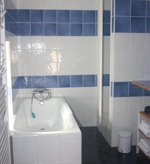 חדר משפחתי, Le Domaine De Bella