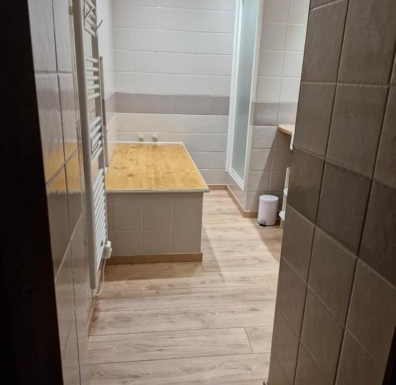 חדר משפחתי, Le Domaine De Bella