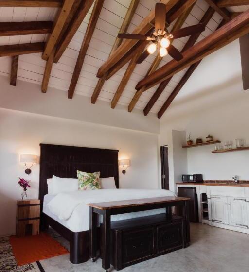 Deluxe Suite King Bed, Villas Los Olivos