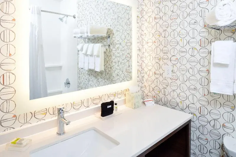 身障者適用クイーンサイズベッドルーム, Holiday Inn Fort Worth   Alliance By Ihg