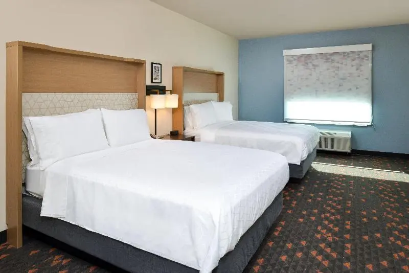身障者適用クイーンサイズベッドルーム, Holiday Inn Fort Worth   Alliance By Ihg