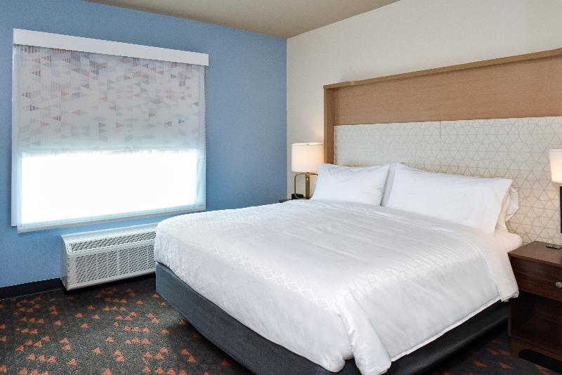 带大床的套房, Holiday Inn Fort Worth   Alliance By Ihg