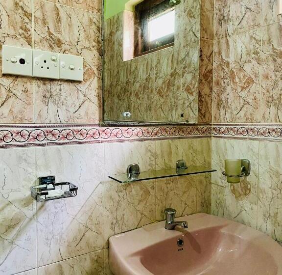 غرفة قياسية ثلاثية, Montana Rest