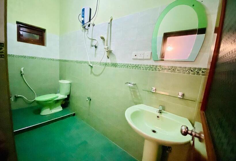 غرفة قياسية ثلاثية, Montana Rest