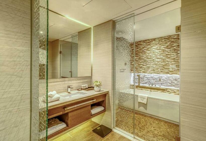 Номер Deluxe Вид на Озеро, Pullman Sharjah