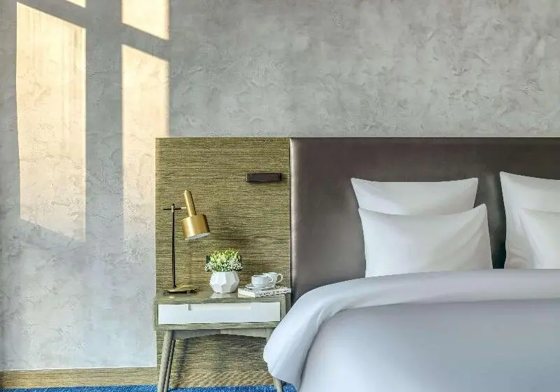 اتاق لوکس با چشم‌انداز دریاچه, Pullman Sharjah
