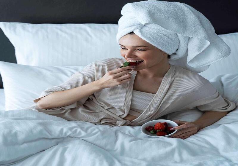 Номер Deluxe Вид на Озеро, Pullman Sharjah