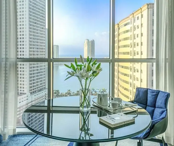 اتاق لوکس با چشم‌انداز دریاچه, Pullman Sharjah