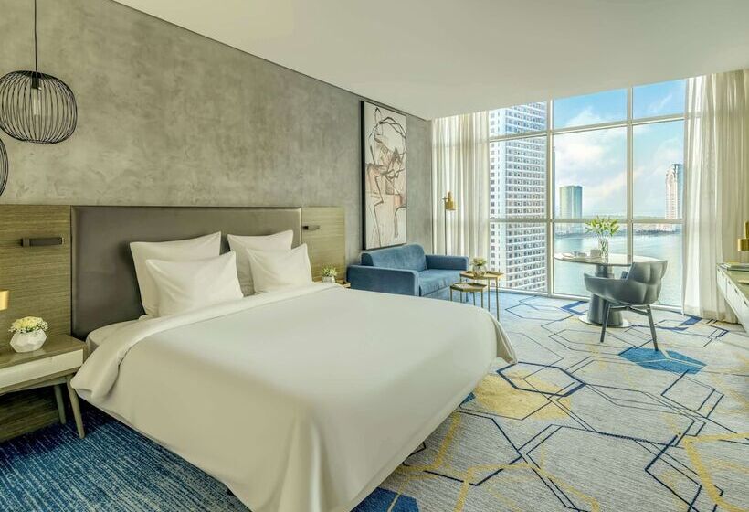 اتاق لوکس با چشمانداز دریاچه, Pullman Sharjah