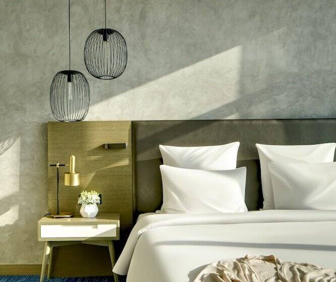 اتاق لوکس با چشمانداز دریاچه, Pullman Sharjah